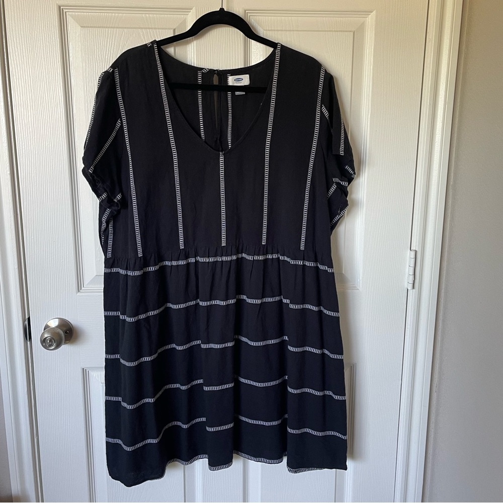 Old navy black and white striped dress